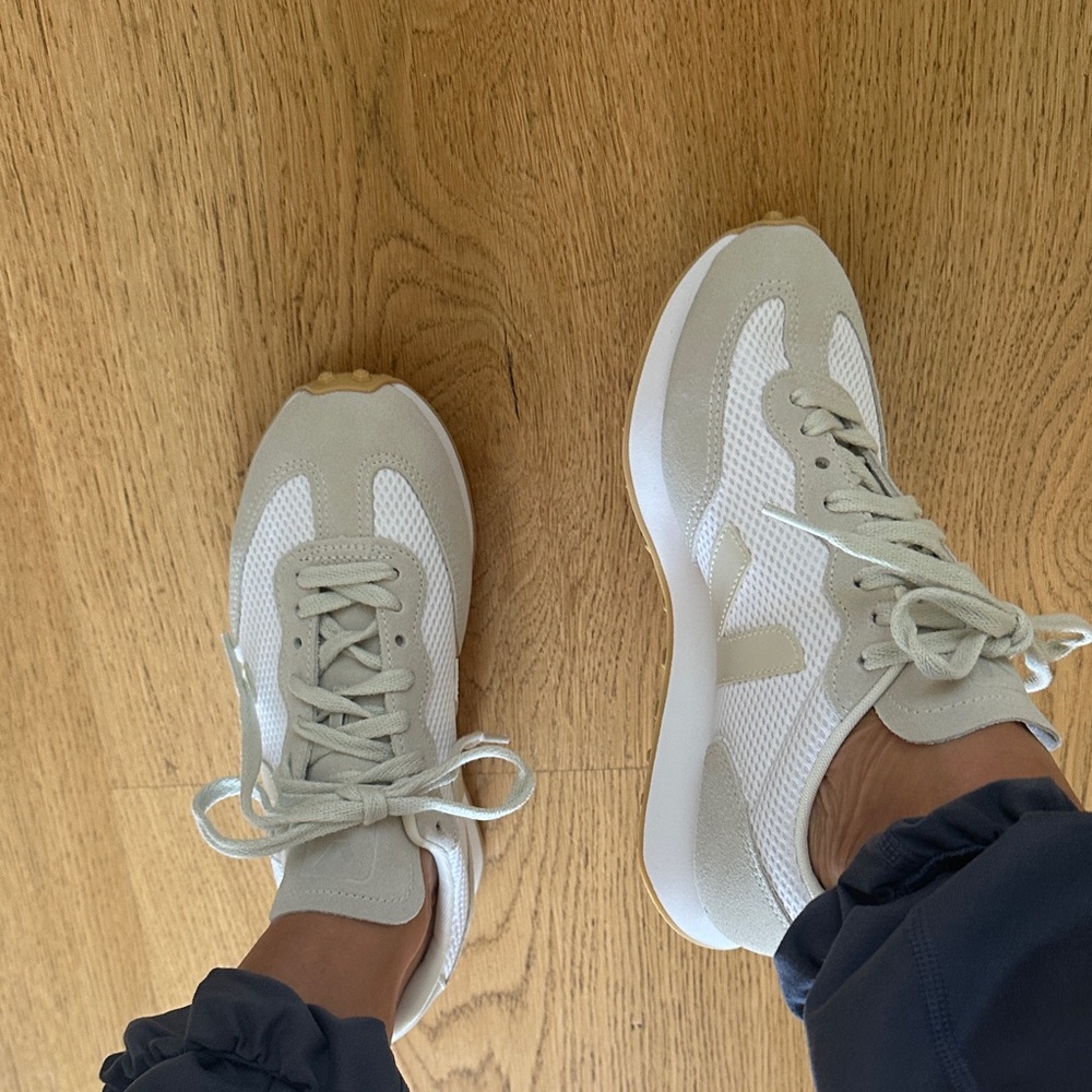 Veja Womens white pierre natural Sneakers